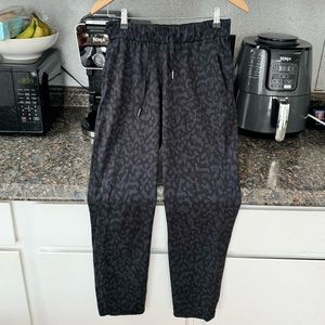 Lululemon Cheetah Dark Grey Drawstring Workout Pants Size 4
